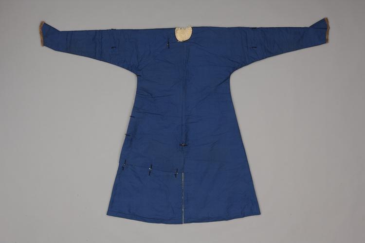 蓝色团龙纹暗花江绸羊皮行服袍