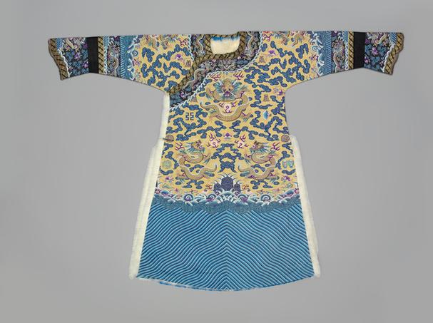 明黄色缂丝彩云金龙纹天马皮女龙袍