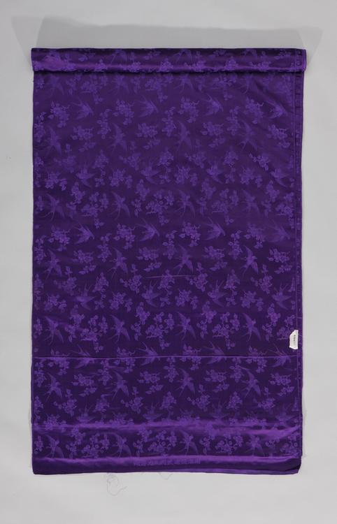 藕荷色杏林春燕纹暗花缎