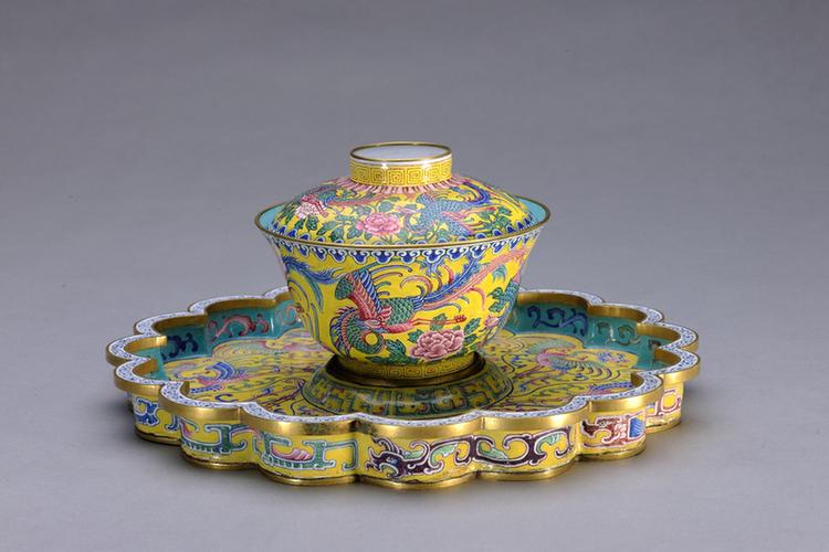 乾隆款画珐琅丹凤纹盖碗