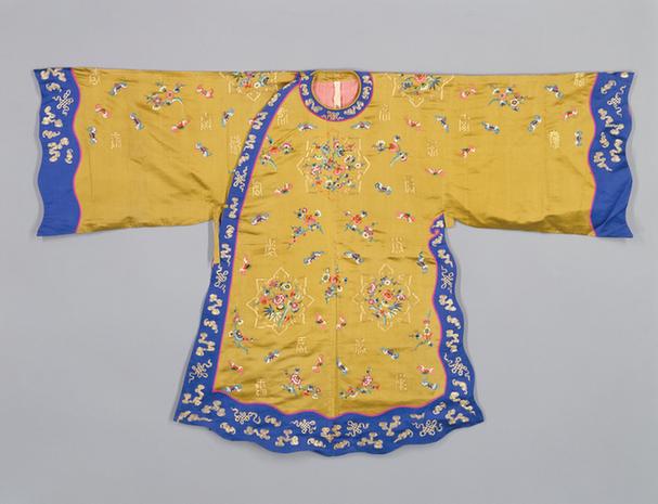 香色缎绣桃花蝠金团寿字纹花神衣