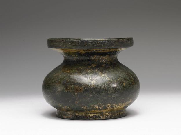 铜鎏金鸟兽纹唾壶