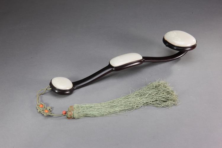 硬木嵌白玉雕菊花纹三镶如意