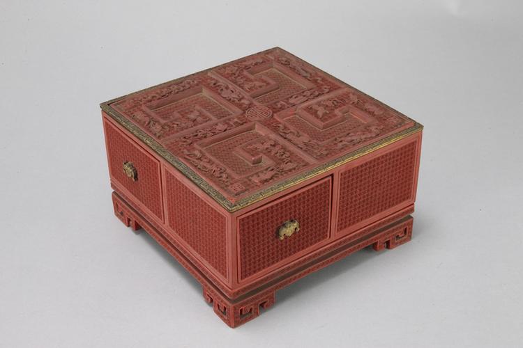 剔红锦地花果暗八仙纹方匣