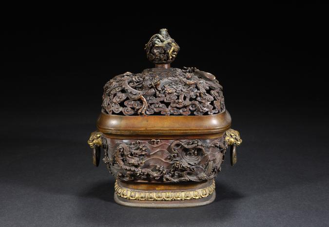 宣德款铜镂空龙凤纹长方炉