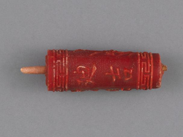 绿色“廸吉云集千祥”字圆蜡