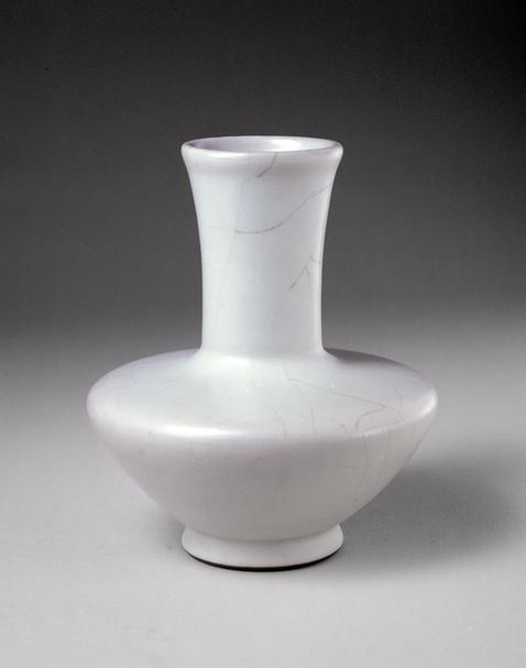 雍正款仿官釉折肩直颈瓶