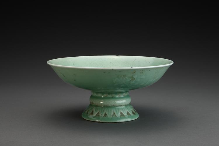雍正款冬青釉高足碗