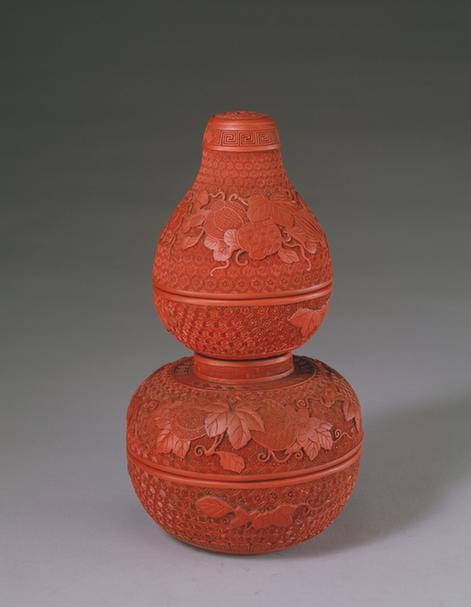 乾隆款剔红瓜瓞纹葫芦式四层盒