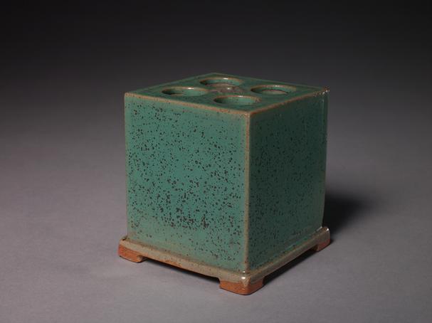 石湾窑绿釉四孔方花插