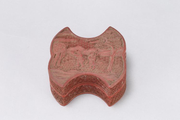 剔红山水人物图银锭式盒