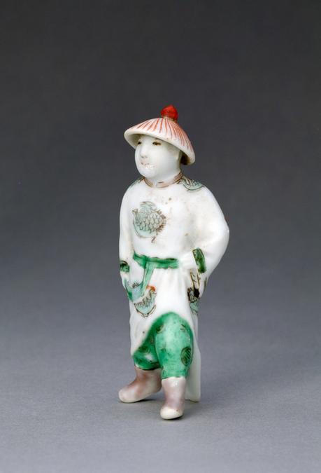 粉彩清装人物图鼻烟壶