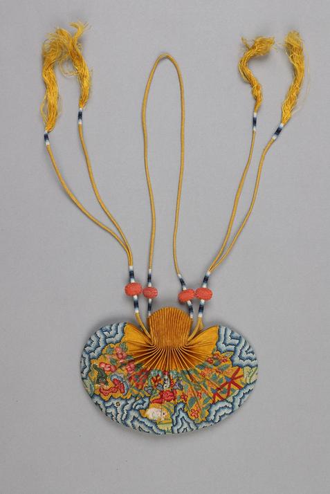 黄色缎口满纳地景纹腰圆荷包