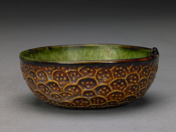 黄绿釉凸花笸箩式碗