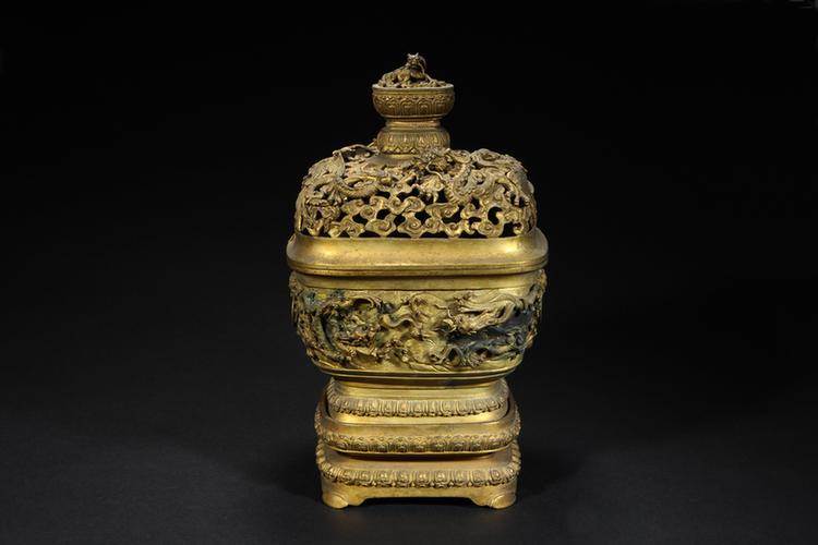 宣德款铜鎏金镂空熏炉