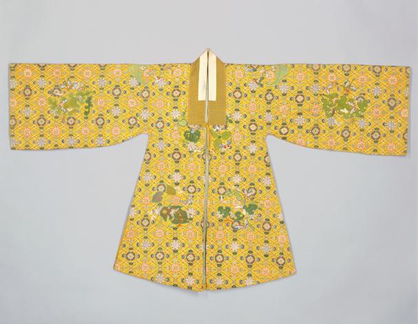 黄色纳纱方棋朵花蝴蝶纹女帔