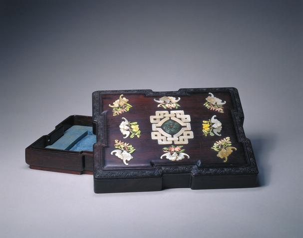 紫檀镶嵌蝠寿纹长方盒