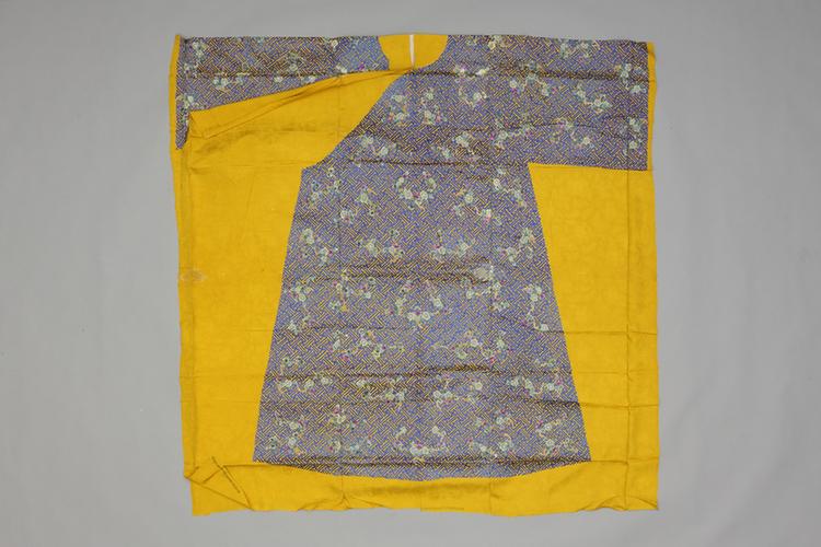 明黄色春绸绣蓝万字桃花纹袍料