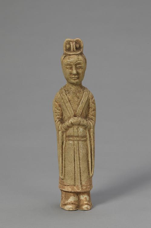 陶黄釉拱手男立俑