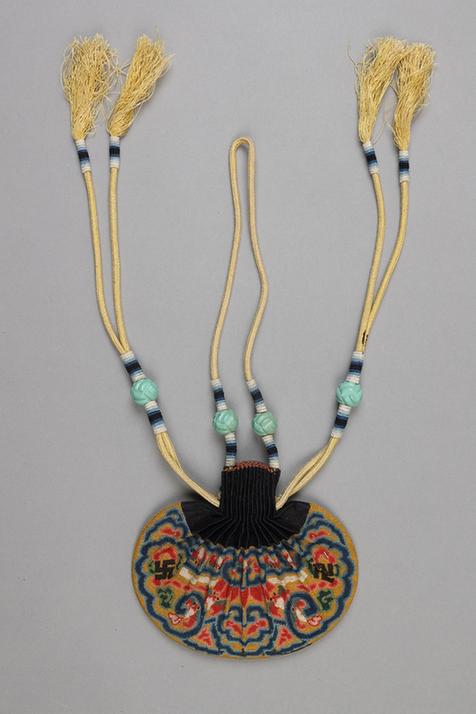 红青色缎口满纳万福纹椭圆荷包