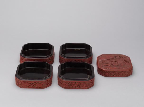 剔红花卉人物图方形委角四层盒