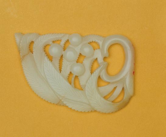 白玉折枝樱桃纹佩