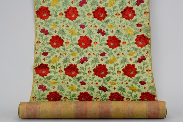 葱绿色缠枝牡丹纹漳缎