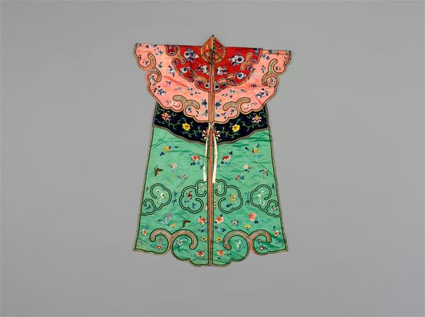 果绿色缎绣折枝花蝶纹宫搭