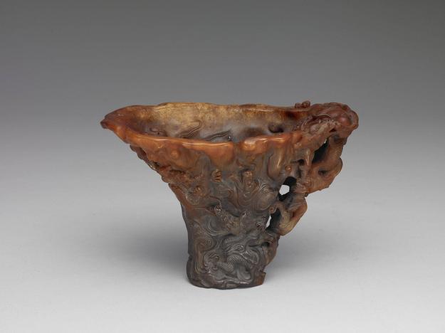 雕犀角云龙纹觥