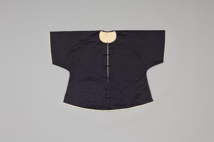 石青色素缎银鼠皮行服褂