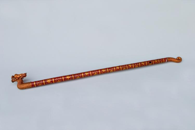 竹红漆描金朵莲纹龙形笛