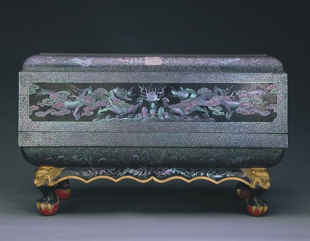 黑漆嵌螺钿二龙戏珠纹长方攒盒