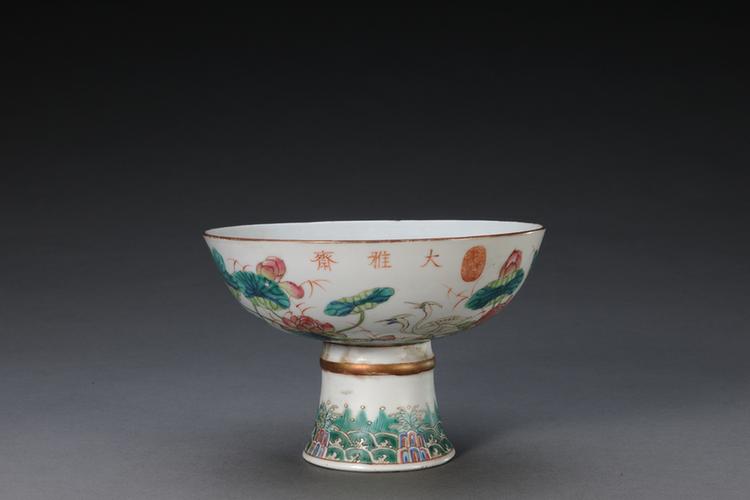大雅斋款粉彩鹭莲纹高足碗