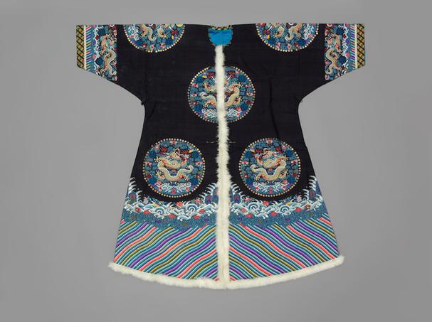 石青色缂丝八团云蝠八宝寿金龙纹天马皮边女龙褂