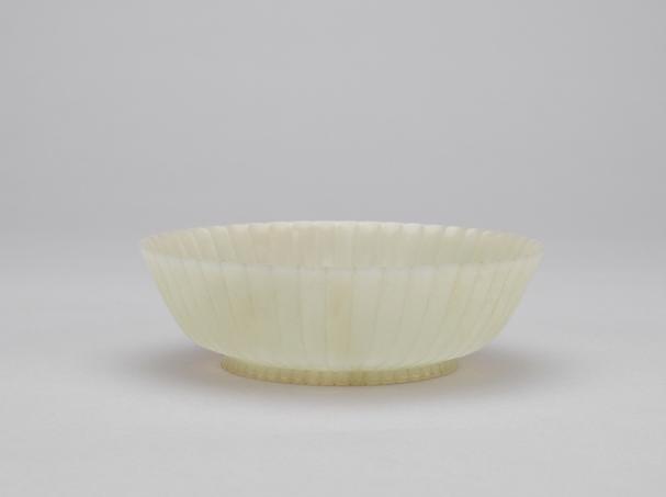 青玉菊瓣式碗