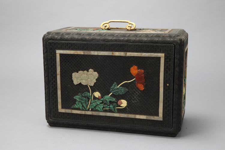 剔黑锦纹嵌玉石花卉纹带屉长方提匣