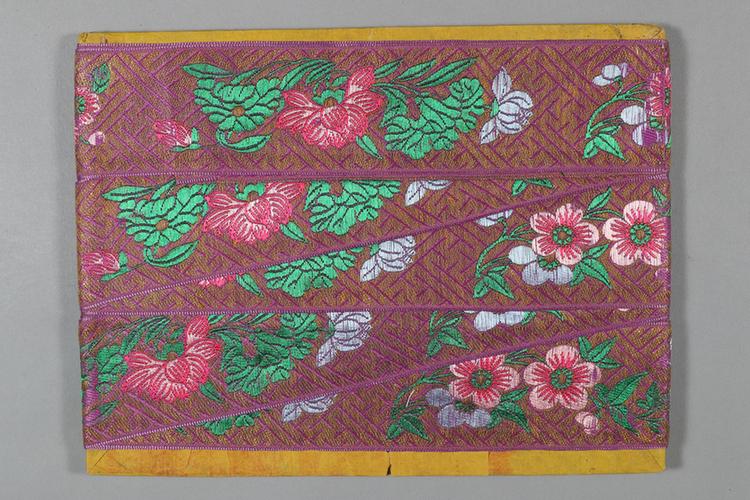 红灰色缎地万字石竹牡丹纹绦