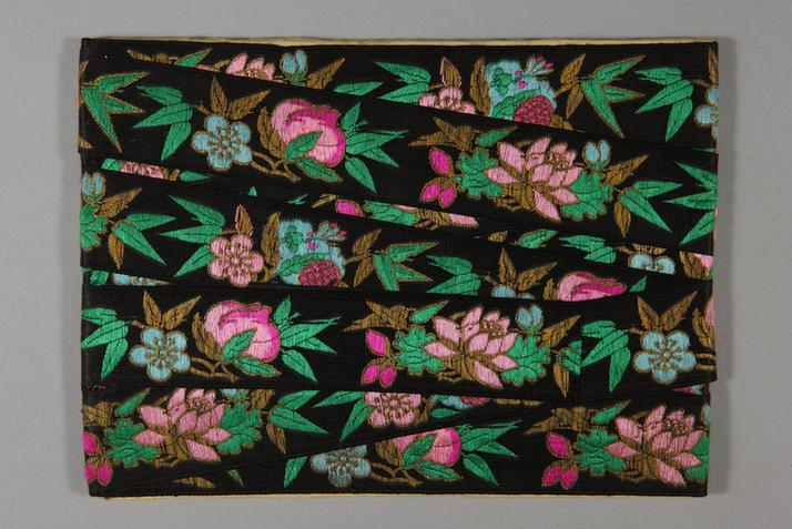 元青色缎地梅竹桃石榴荷花纹绦