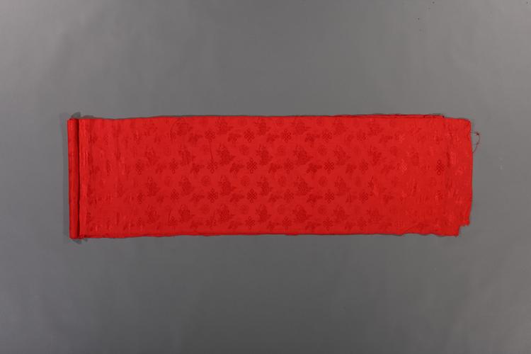 红色蝶报长钱纹花绸