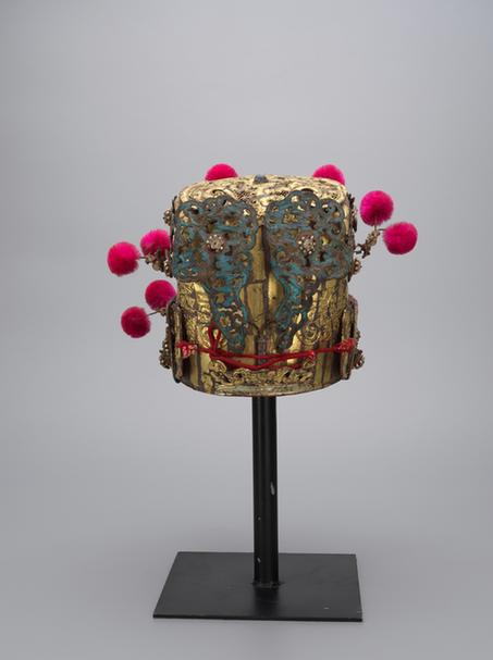 串玻璃珠龙花纹带粉红绒球二十八星宿盔