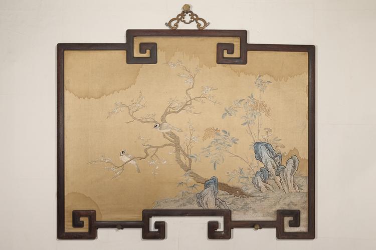 紫檀木边绣花卉图挂屏