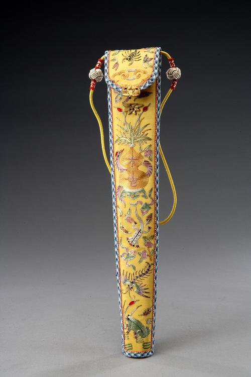 黄色缎平金绣五毒葫芦纹活计-扇套