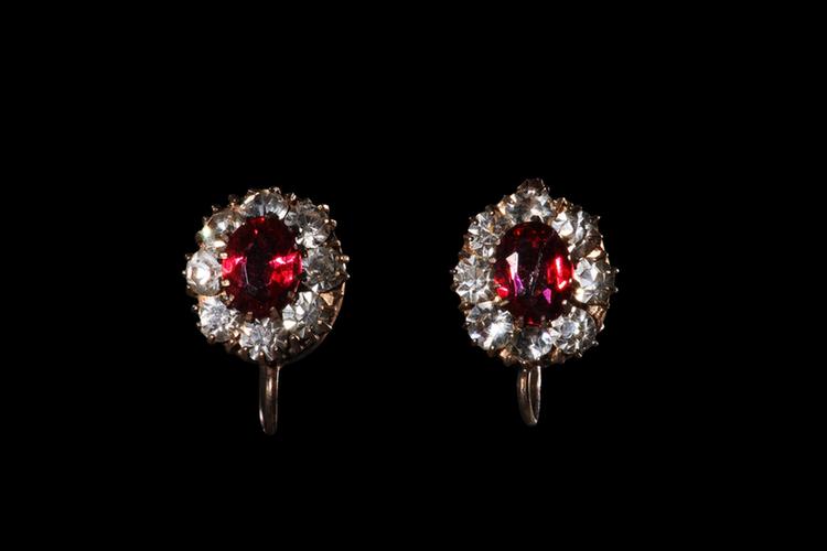 铜镀金嵌石耳坠