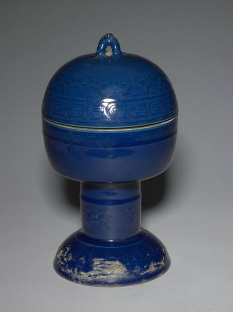 乾隆款霁蓝釉凸花盖豆