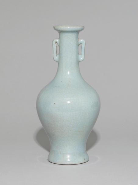 雍正款仿汝釉双耳洗口瓶