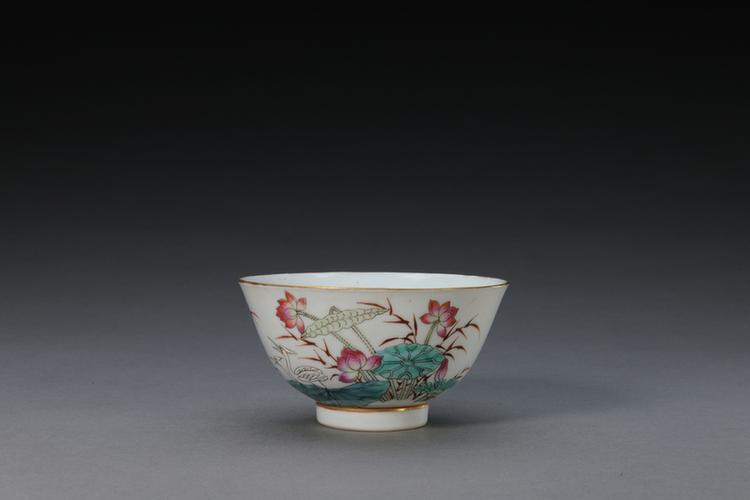 大雅斋款粉彩鹭莲纹碗