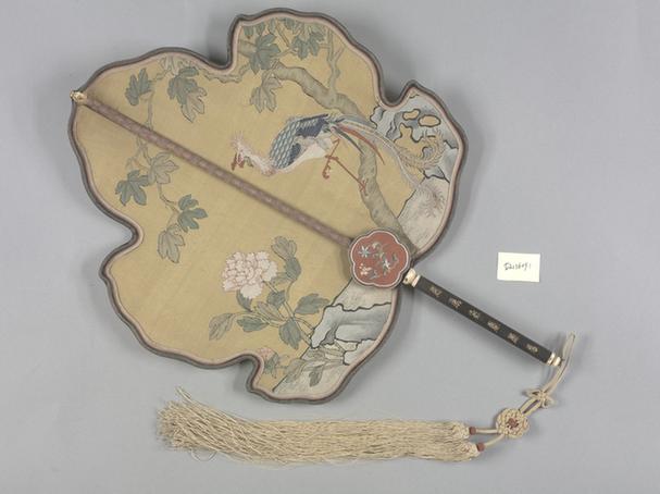 黄色缂丝凤栖梧桐图团扇