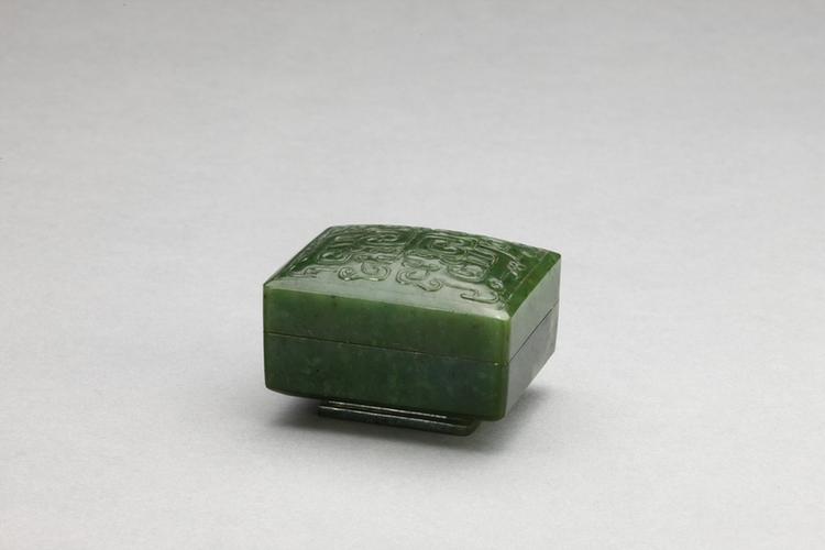 碧玉三事-蟠螭夔龙纹长方盒