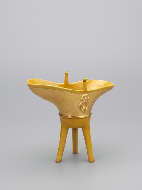 乾隆款黄釉涂金爵