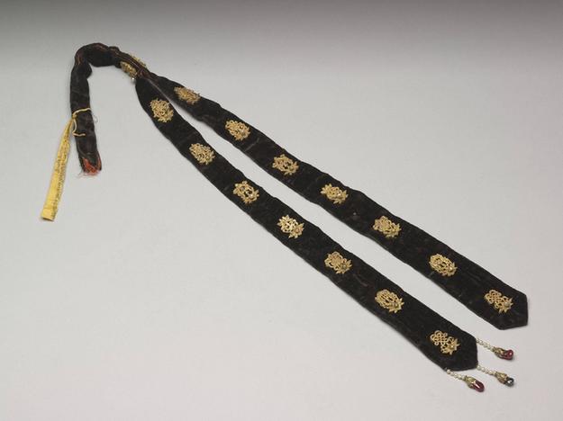 嵌金八宝黑绒飘带